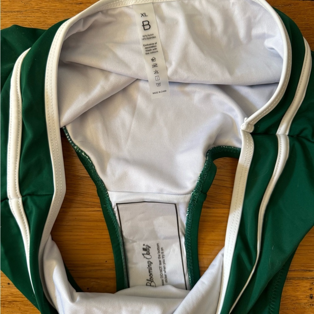 Green and White Retro Bikini Set - Picture 9 of 11
